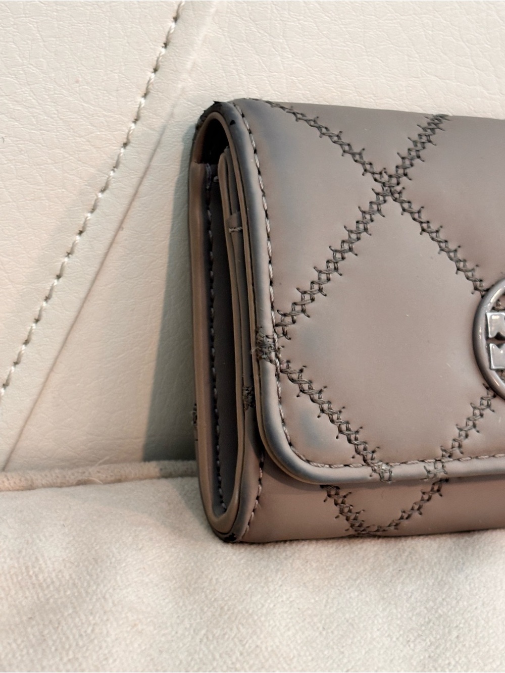 Tory Burch Quilted Leather Willa Matte Card Case in Color ‘Grey Heron’ - Picture 4 of 15